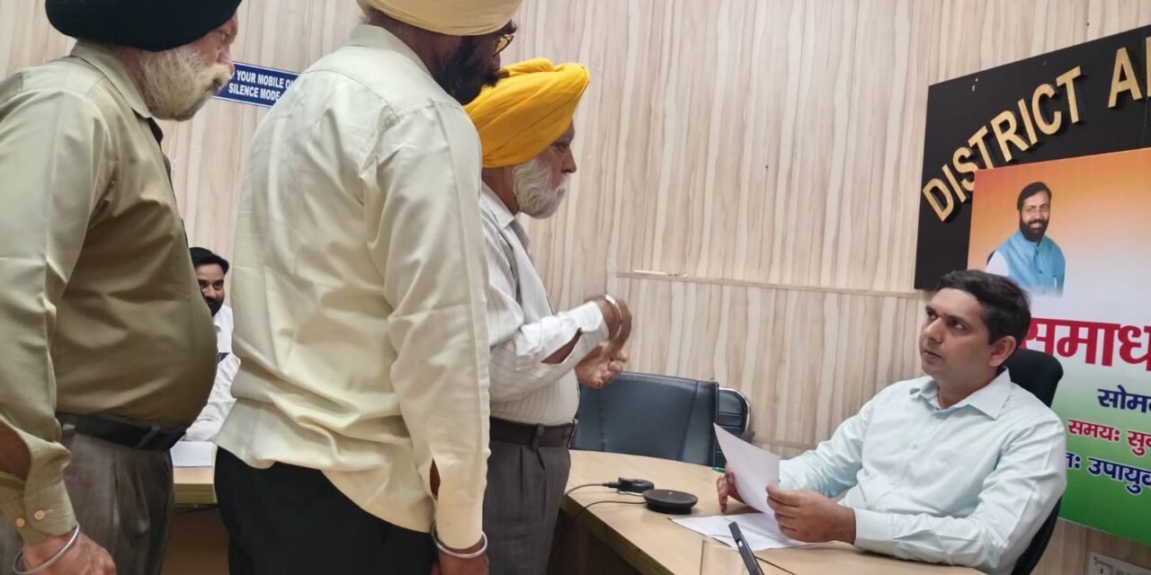 डीसी अजय सिंह तोमर ने समाधान शिविर में सुनी जनसमस्याएं