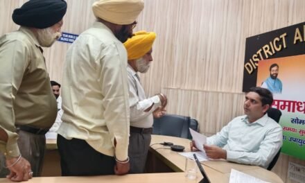 डीसी अजय सिंह तोमर ने समाधान शिविर में सुनी जनसमस्याएं