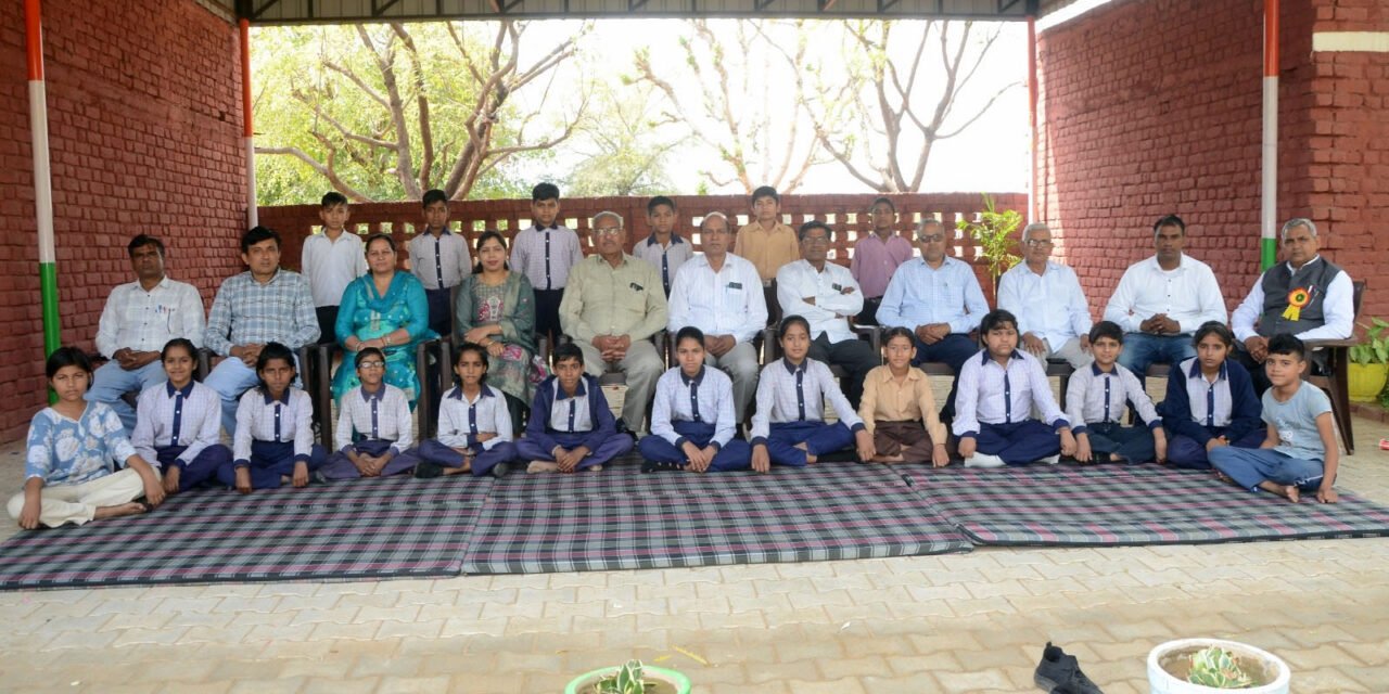 बाढड़ा के ऊण गांव स्कूल में भूतपूर्व छात्र मिलन सम्मेलन, 1959 बैच के विद्यार्थियों को सम्मान