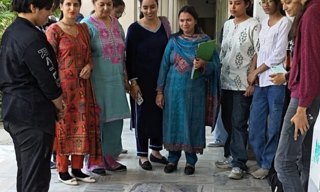 सनातन धर्म कॉलेज में होली पर रंगोली प्रतियोगिता का आयोजन