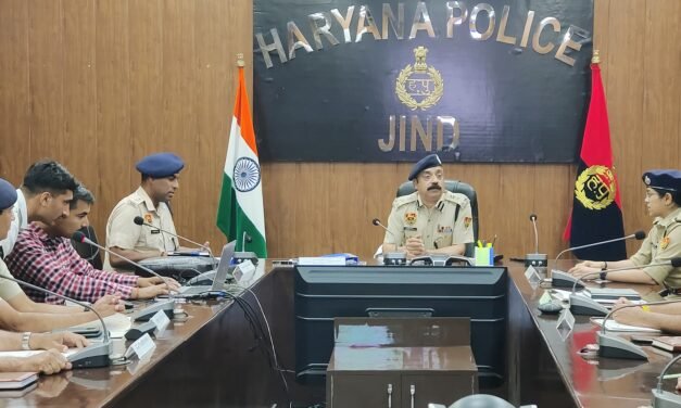 अपराध नियंत्रण के लिए आधुनिक तकनीक अपनाएं: डीआईजी विरेंद्र विज ने अधिकारियों को दिए निर्देश