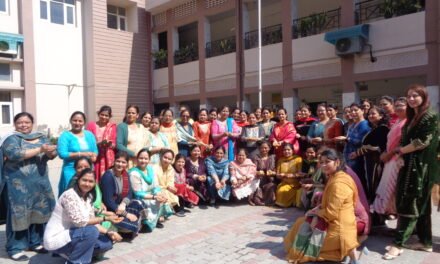 जैन गर्ल्स सीनियर सेकेंडरी स्कूल में हर्षोल्लास से मनाई होली