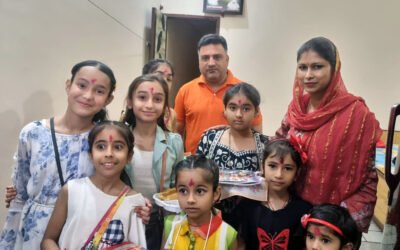 दुर्गा अष्टमी पर कन्या पूजन के लिए घर-घर पहुंचे श्रद्धालु, कंजकों को भोजन करा पूरे किए व्रत