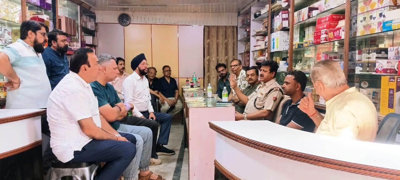 रेवाड़ी में व्यापारियों को सुरक्षा के लिए सीसीटीवी लगाने की सलाह, पुलिस ने की बैठक