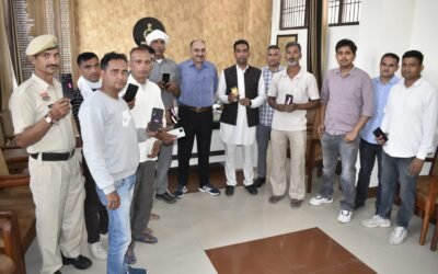 चरखी दादरी साइबर सेल का सराहनीय कार्य, 2.5 लाख के 11 गुम मोबाइल मालिकों को लौटाए